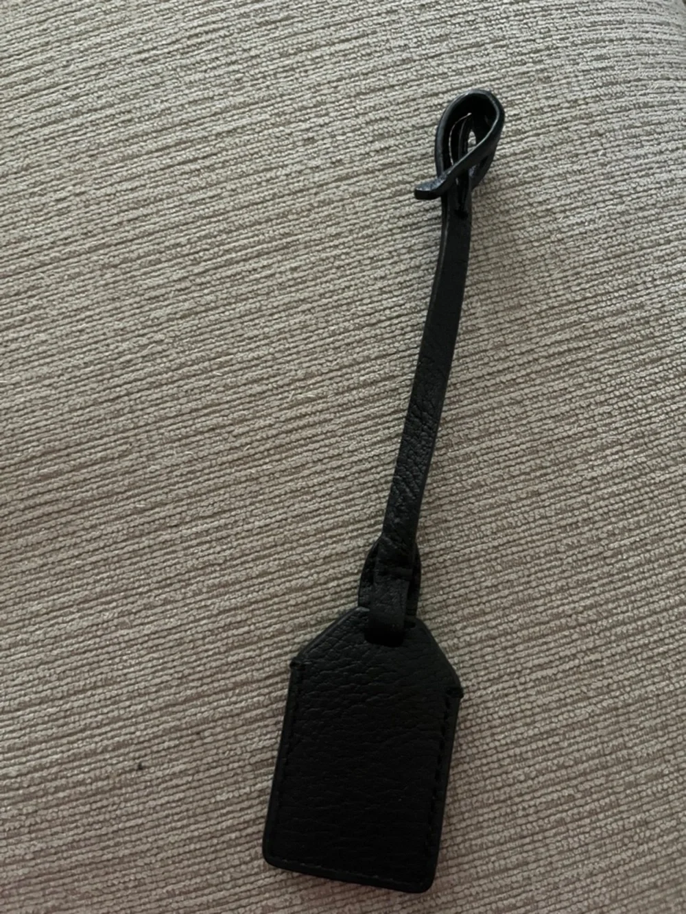 Ralph Lauren Black Leather purse Tag with Silver RL Plate - Picture 3 of 4